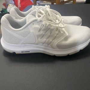Womens nike swift running shoes. White, size 9